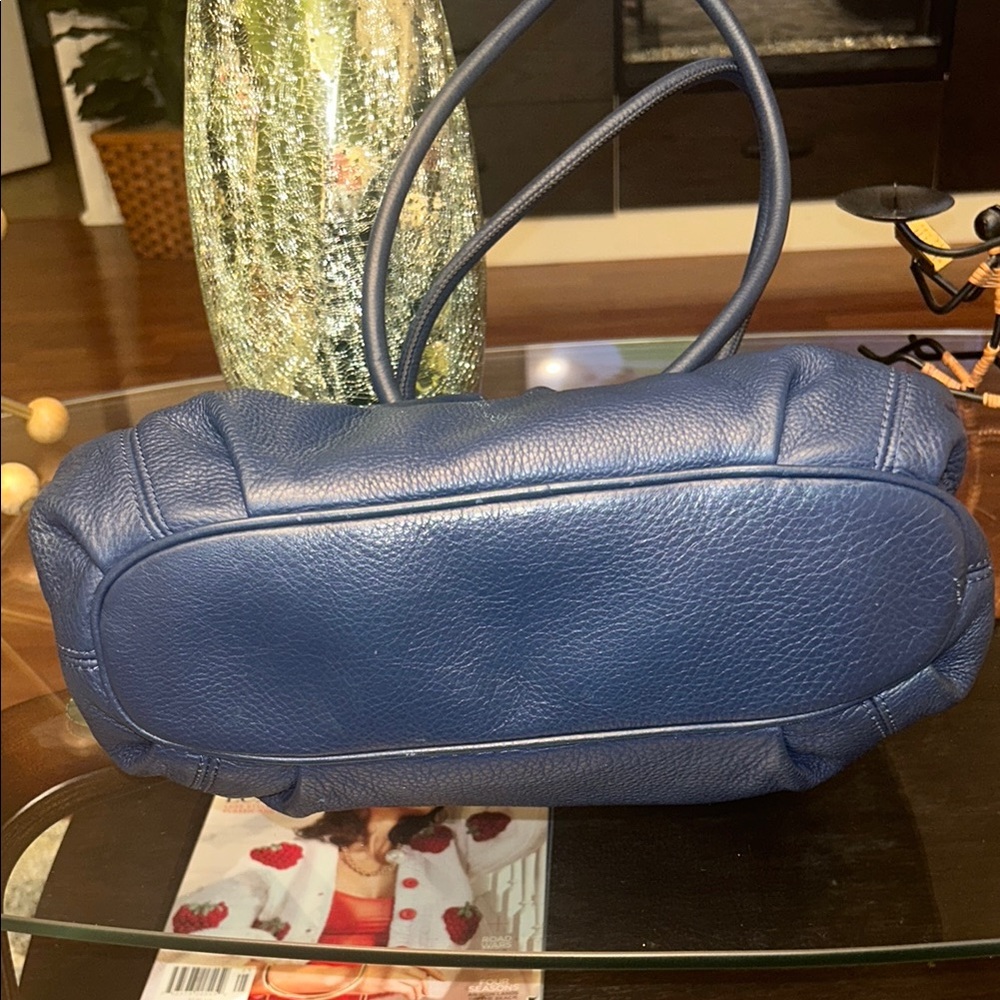 Michael Kors Navy Blue Leather Tote, perfect for the office or play!! - Picture 7 of 15
